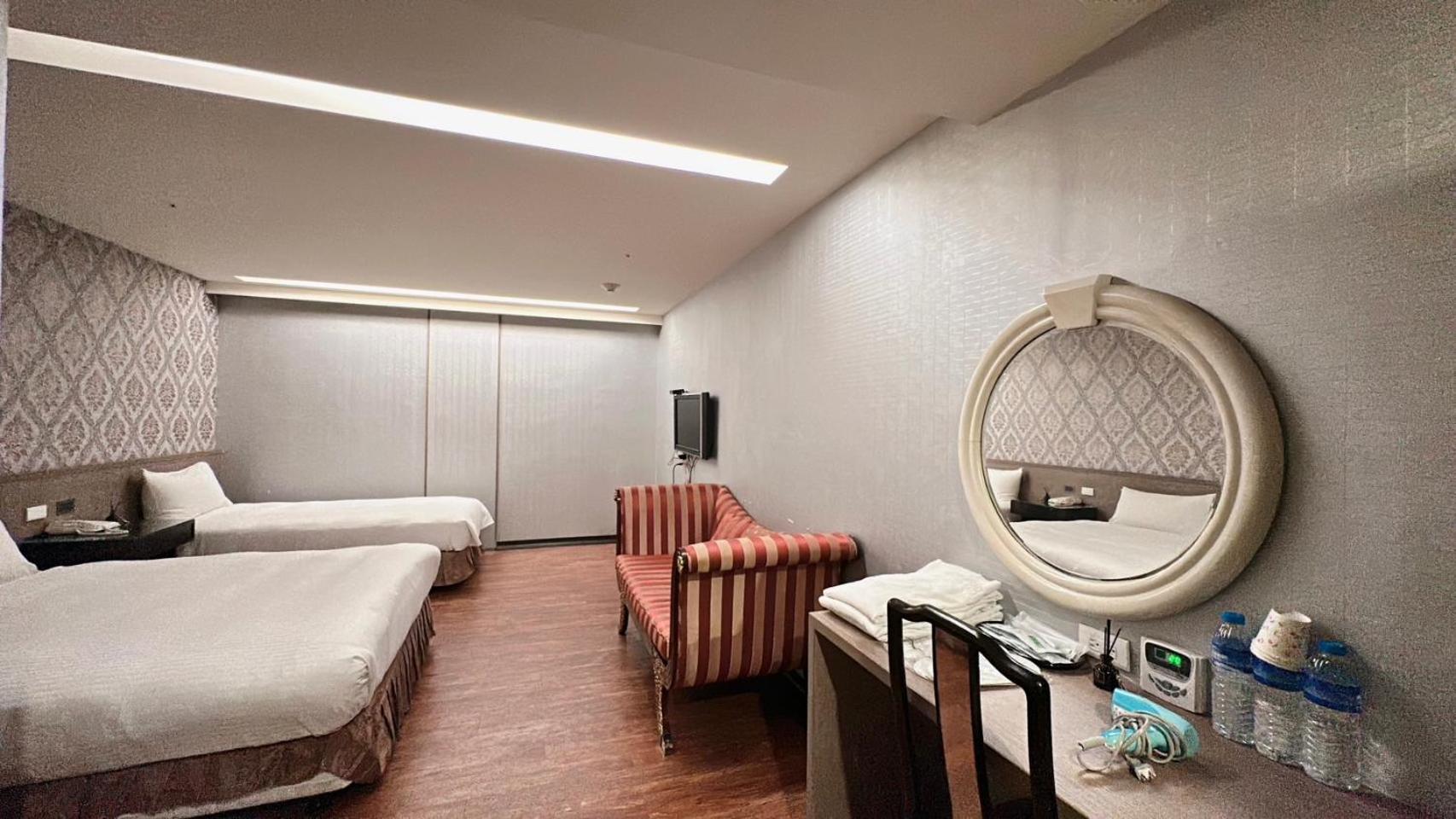 Crystal City Hotel Чжунли Екстериор снимка