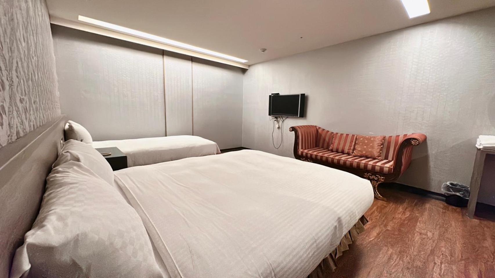 Crystal City Hotel Чжунли Екстериор снимка