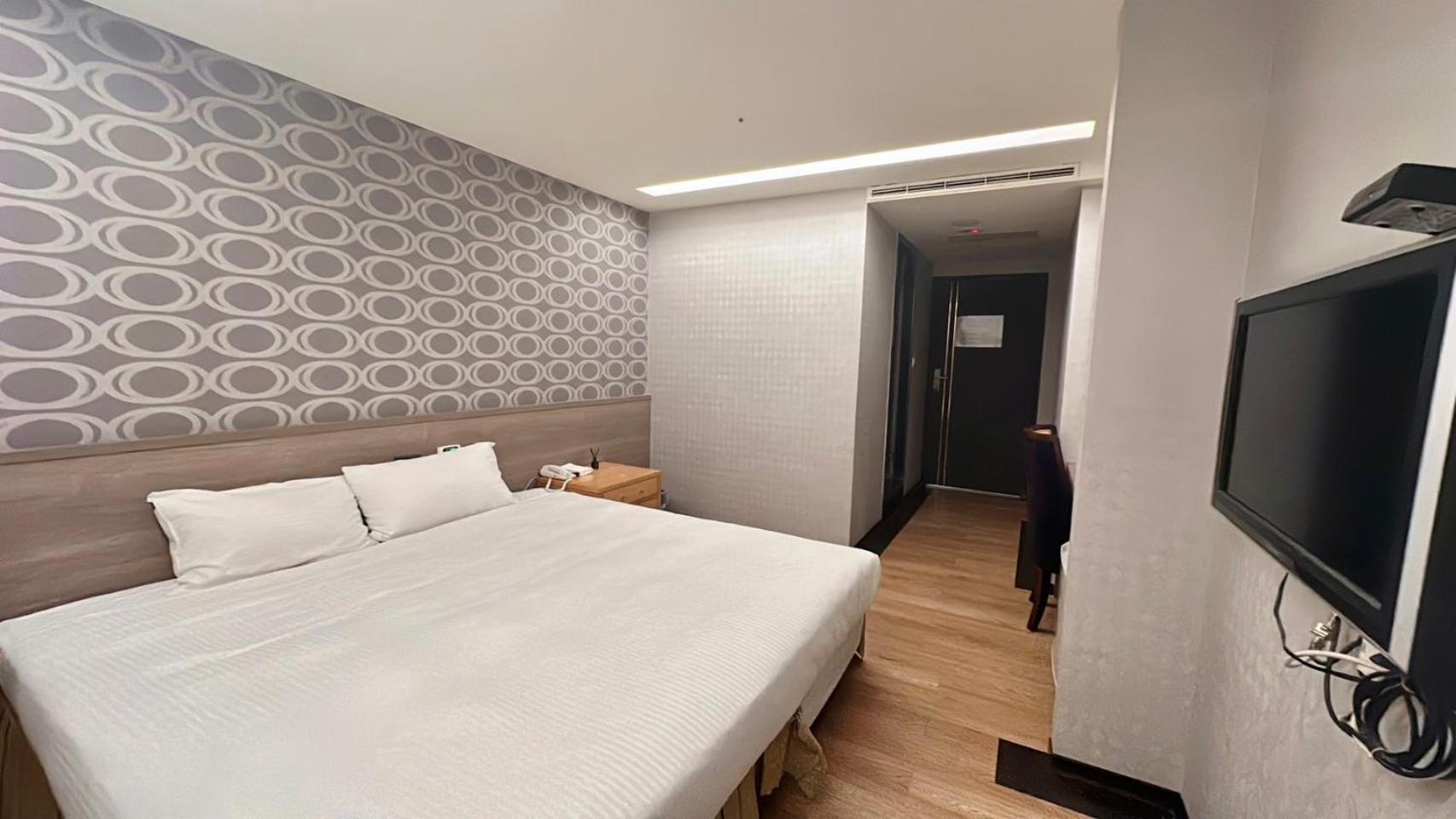 Crystal City Hotel Чжунли Екстериор снимка