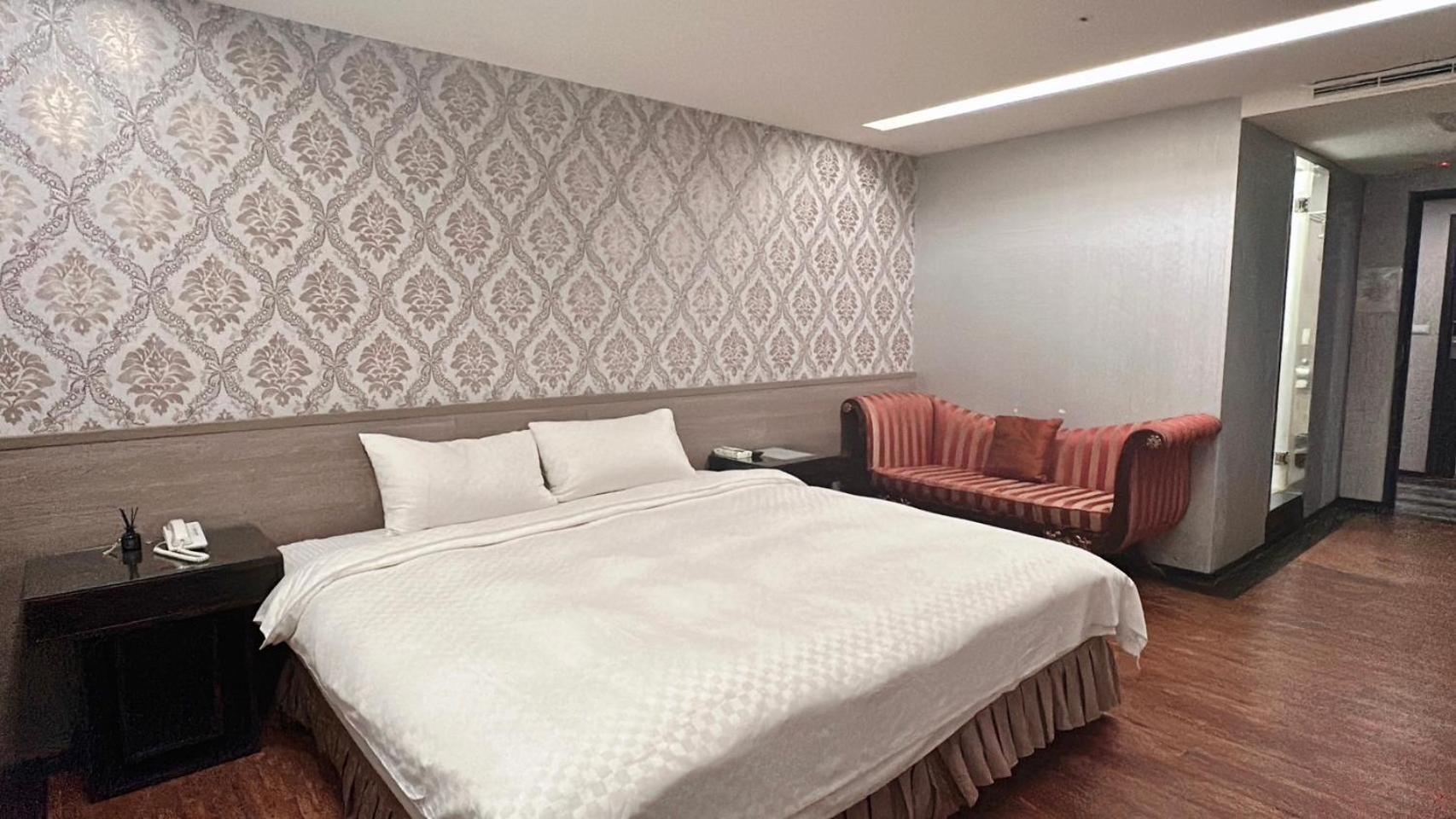 Crystal City Hotel Чжунли Екстериор снимка
