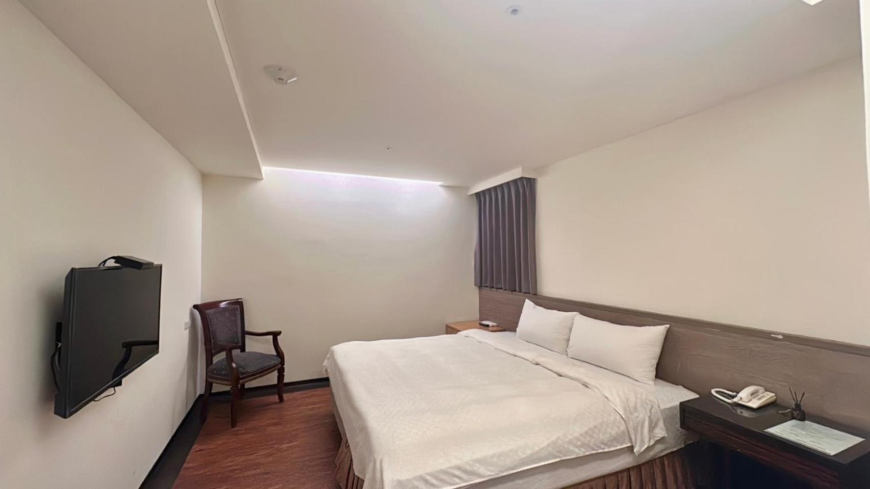 Crystal City Hotel Чжунли Екстериор снимка