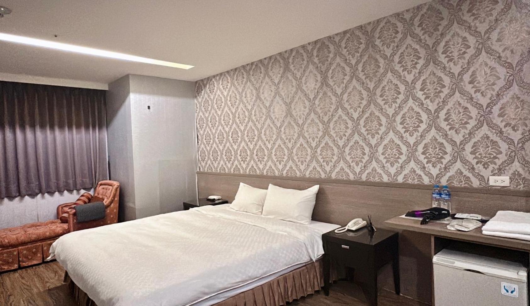 Crystal City Hotel Чжунли Екстериор снимка