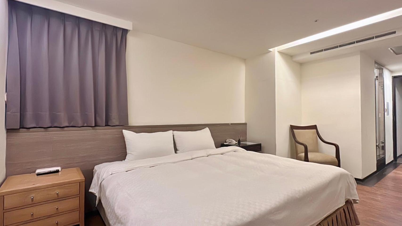 Crystal City Hotel Чжунли Екстериор снимка