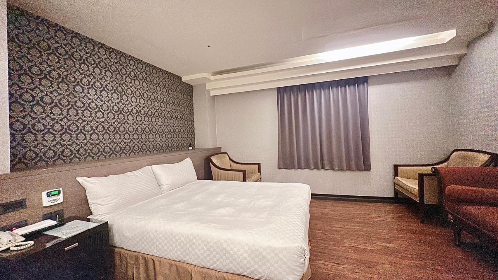 Crystal City Hotel Чжунли Екстериор снимка